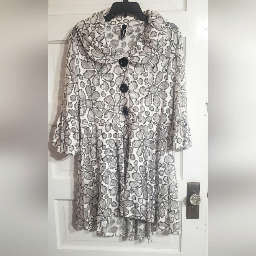 Curvesque Floral Black White Mesh Light Jacket/Top
